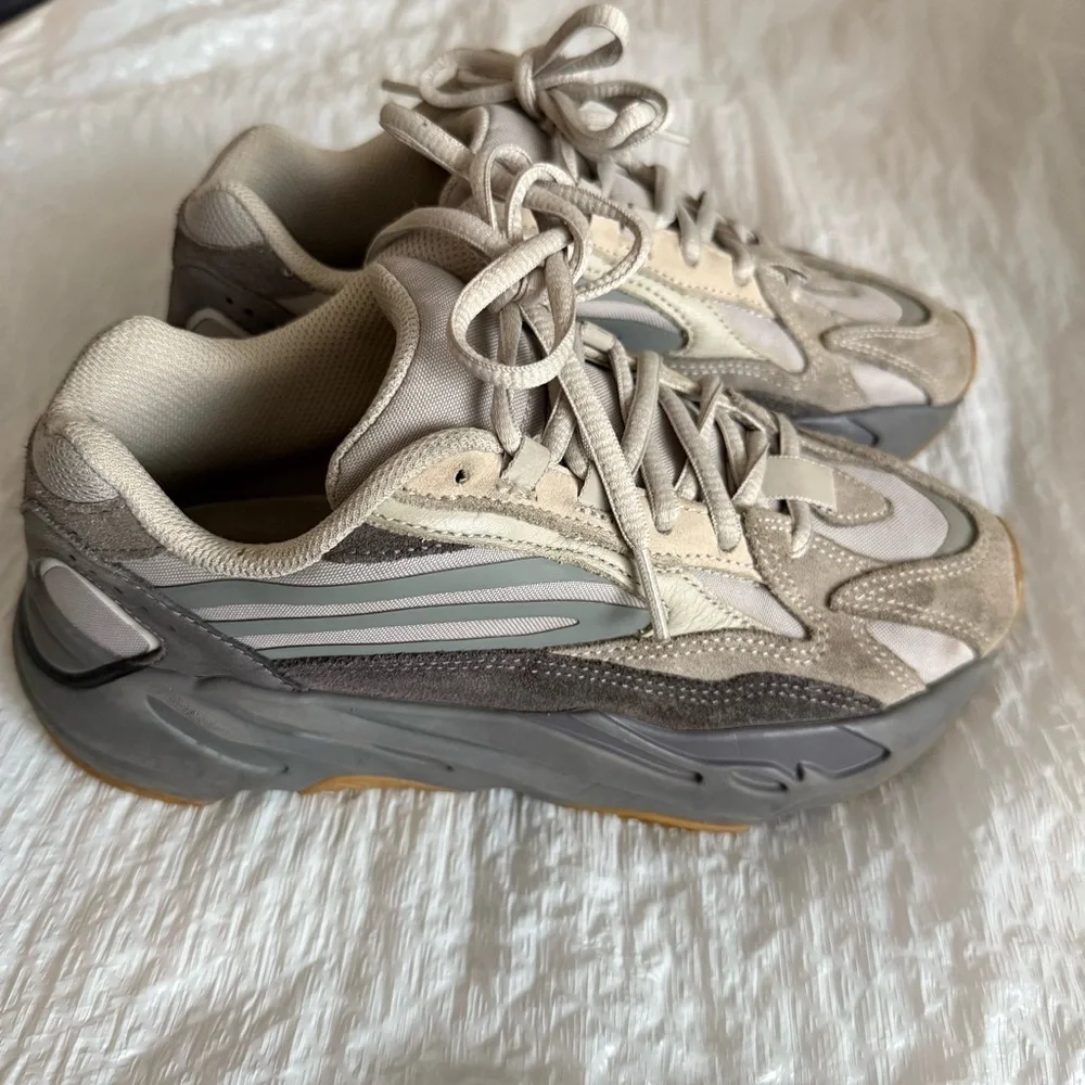 Adidas Yeezy pre-owned Boost 700 sz. 4 Men’s - Picture 4 of 14